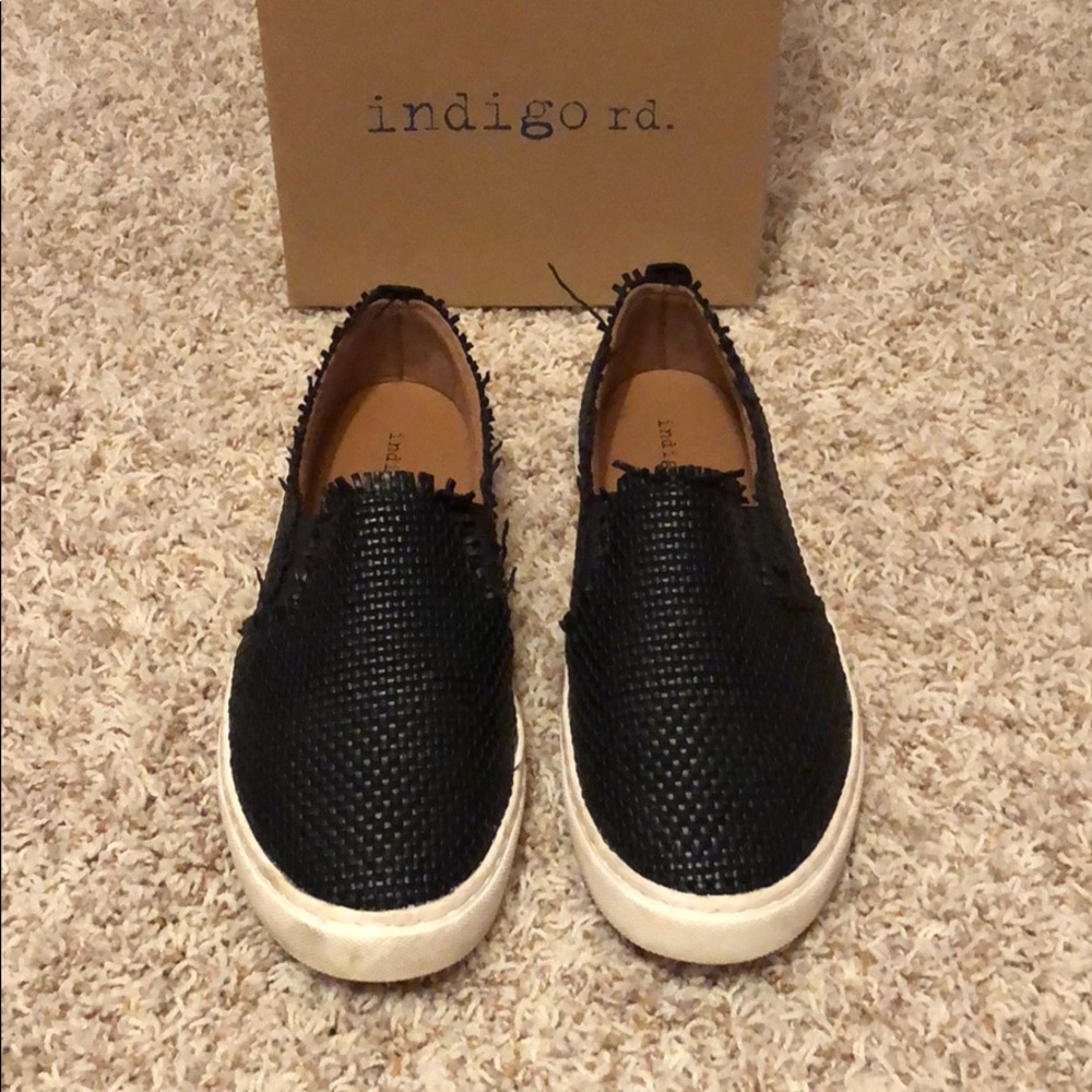 Indigo rd. Kicky slip on sneaker.
